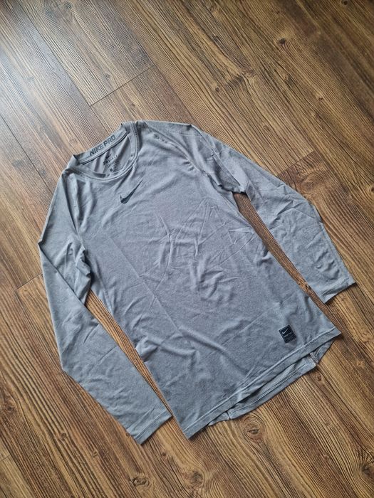 Страхотна мъжка спортна термо блуза NIKE размер  S