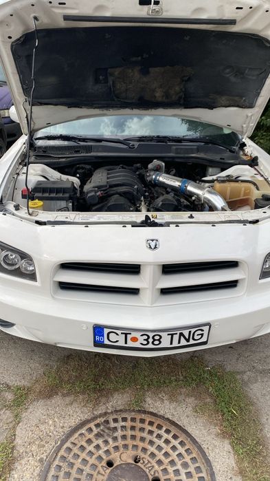 Vând Dodge charger