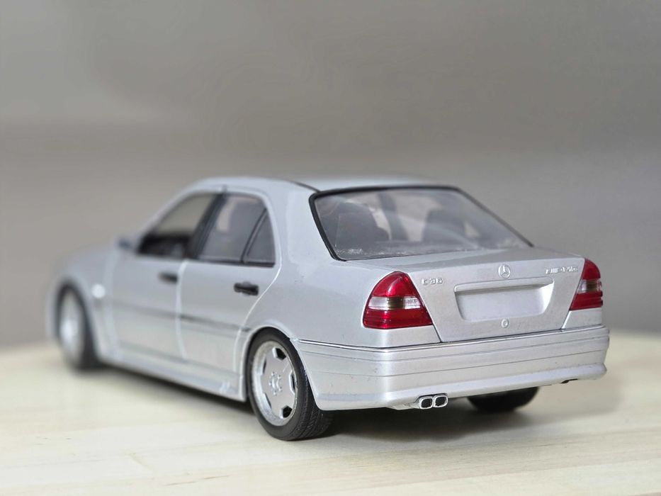 Macheta Auto 1/18 UT Models Mercedes Benz C Class C63 AMG 1977