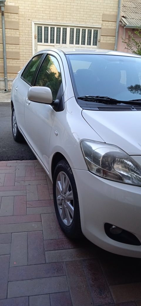 Продам Toyota Yaris 2008 года 1.5 пр 122.000т