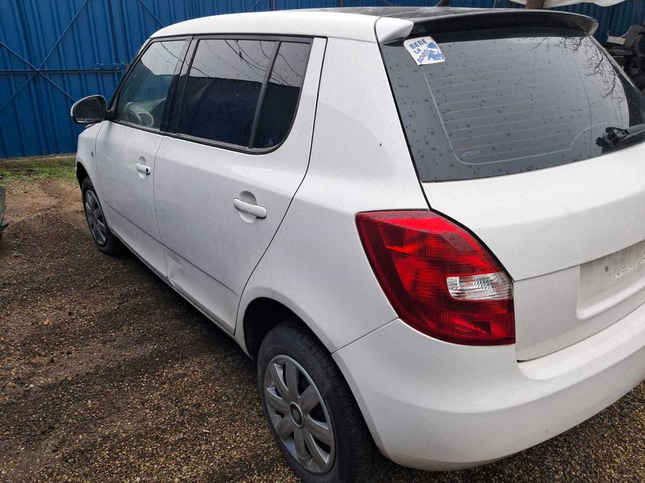 Skoda Fabia 2, haion cu luneta, bara spate, stopuri complete.