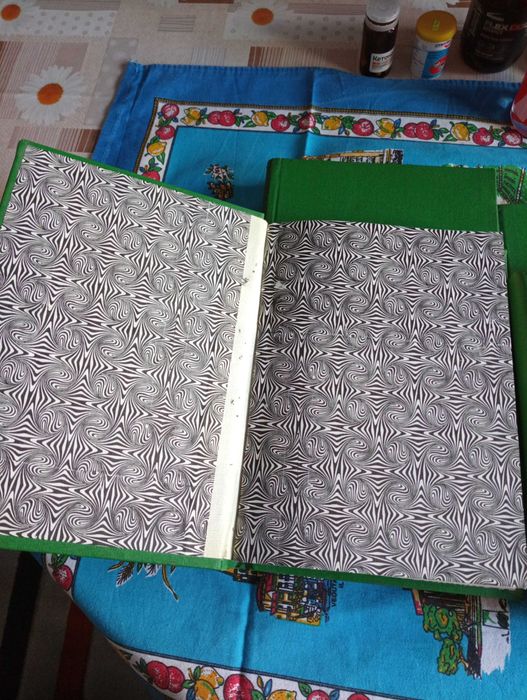 Подвързани четири години Филателен преглед