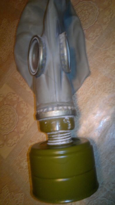 Военна каска,противогаз,сухарни торби