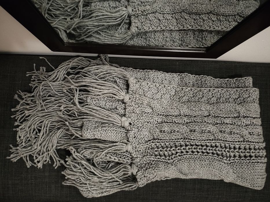 Нов, марков, с етикет дебел, голям плетен шал