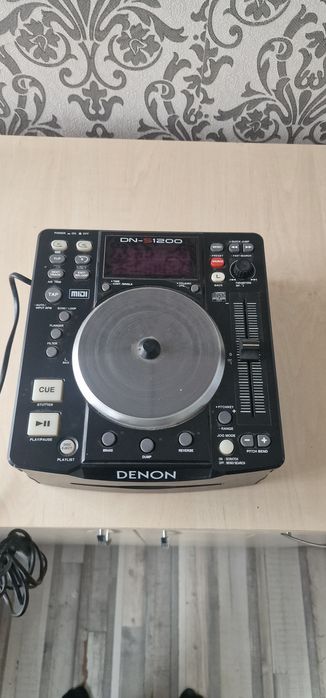 Vand player Denon dn-s1200 in stare buna