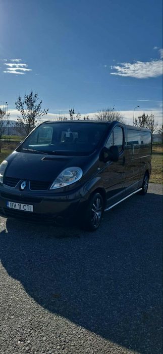 Renault trafic modelul  lung