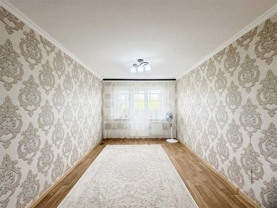 ПРОДАМ 2-КОМ. КВ. на 1 мик-оне, раздельная планировка, панель, 1964г.