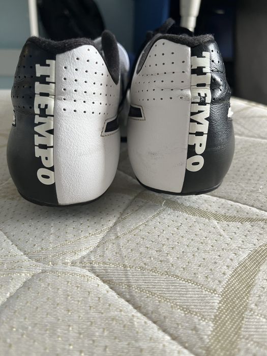 Vand ghete nike alb negru