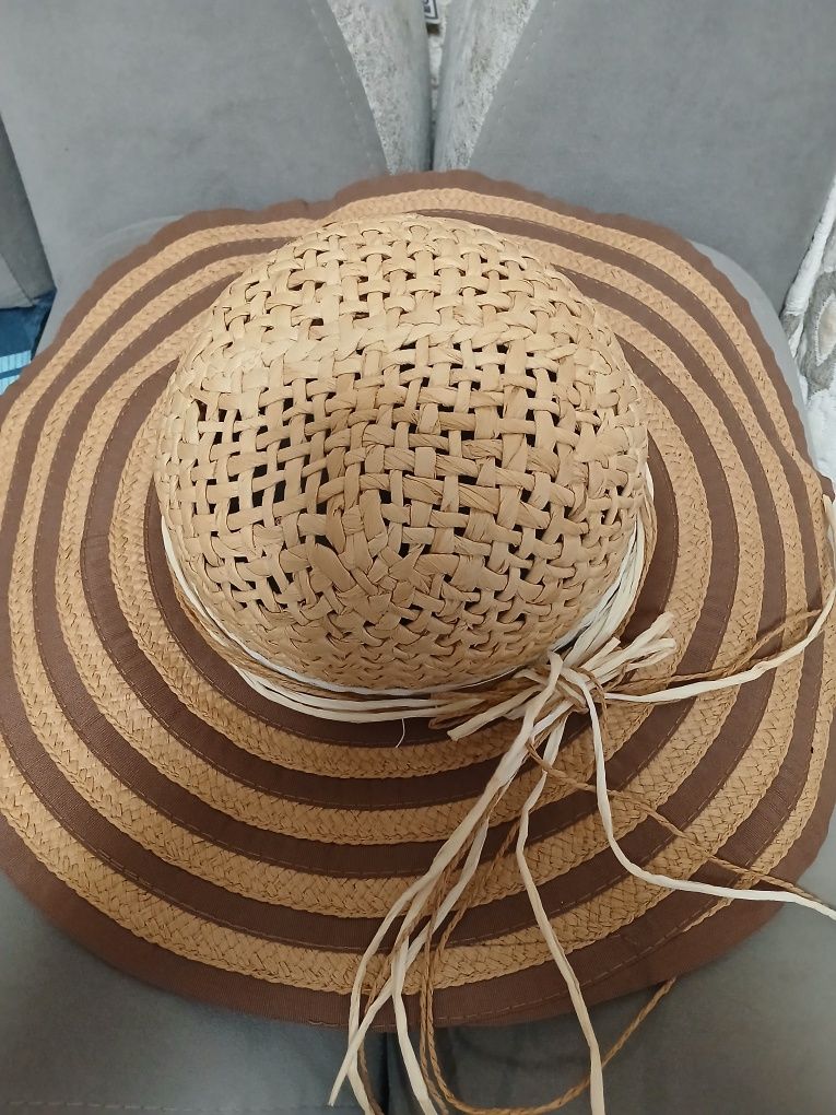 Продам шляпу соломенную на лето