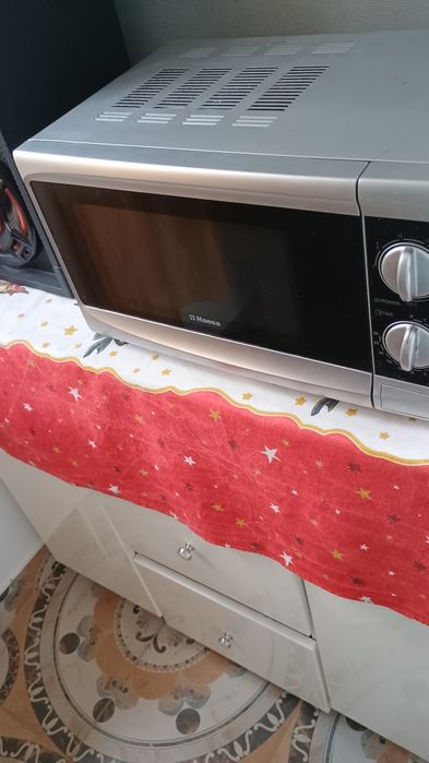 Vând cuptor cu microunde