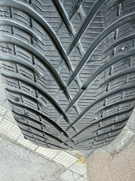 Продавам 4 зимни гуми 225/45/17