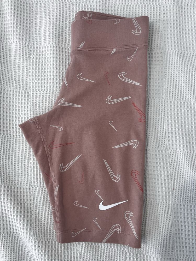 Nike розов къс клин