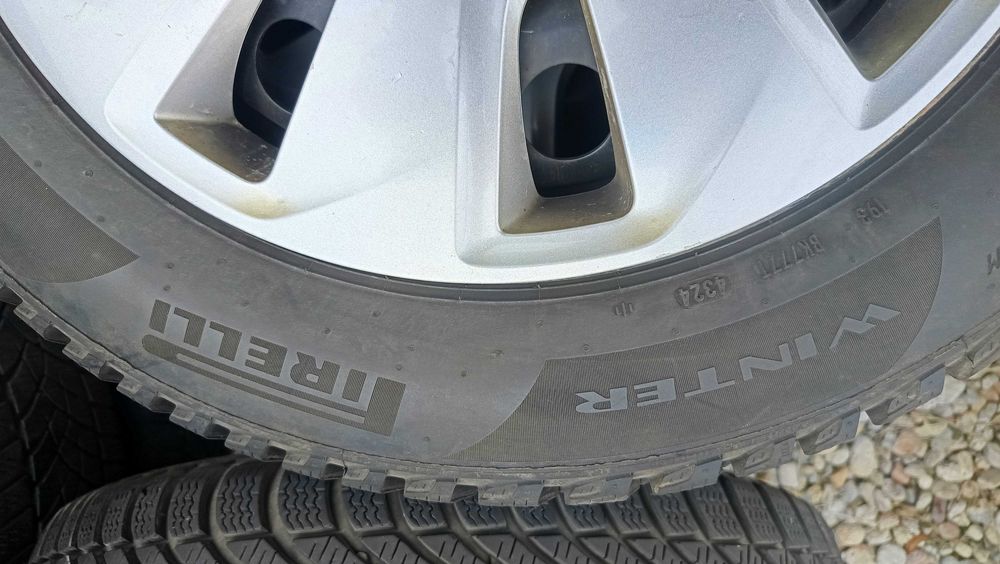 Гуми с джанти PIRELLI 205/55/16 DOT4324 от Опел Астра