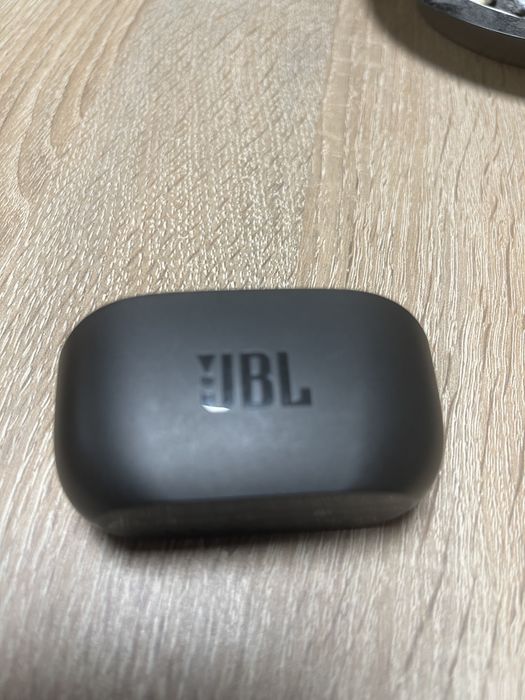 Vand 2 perechi de casti JBL