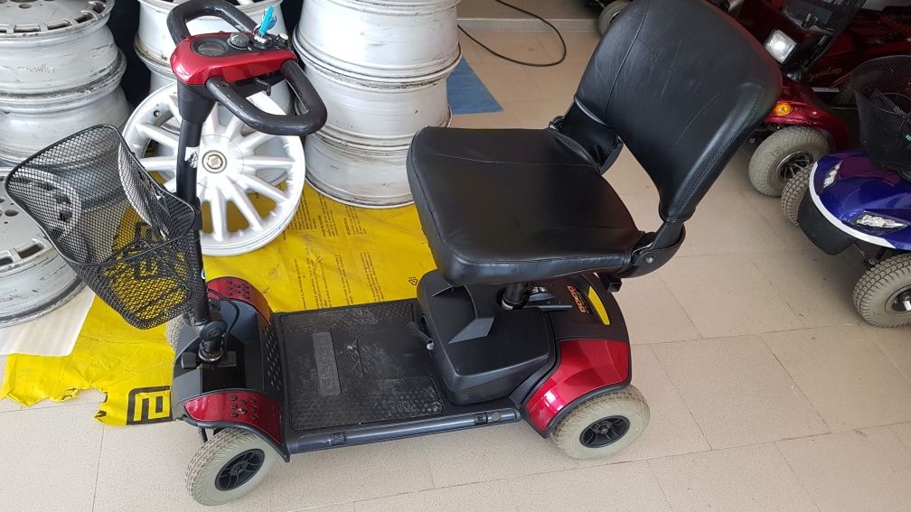 Cărucior electric persoane dizabilitati