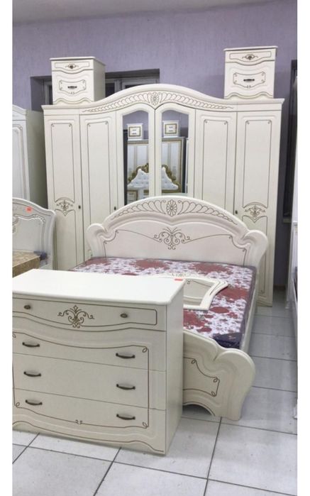 Спальный гарнитур