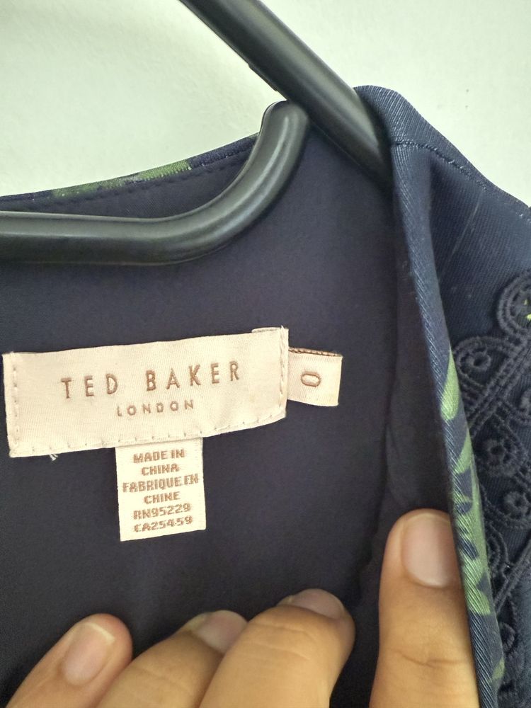 Нова рокла Ted Baker , XC /C