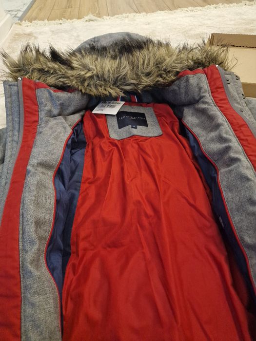 Vând geaca tommy hilfiger barbati