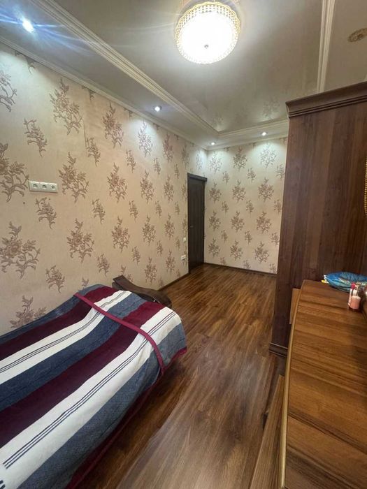 Юнусабад 4 Топовая локация 4 ком 1 этаже + парковка с навесом