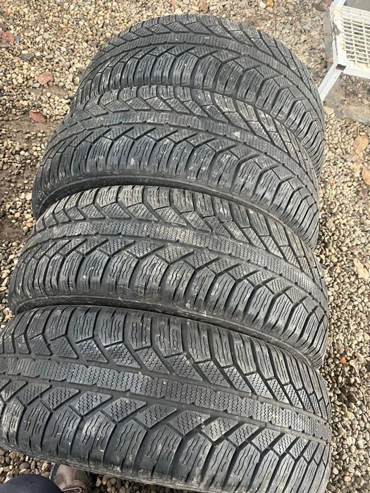 215/60 r17 de iarna 4 buc f bune SEMPERIT