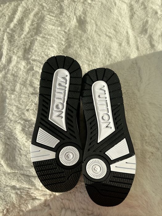 Louis Vuitton trainers cu cutie
