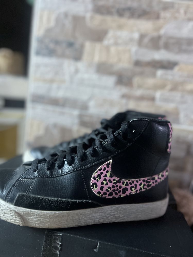 Дамски обувки Nike Blazer