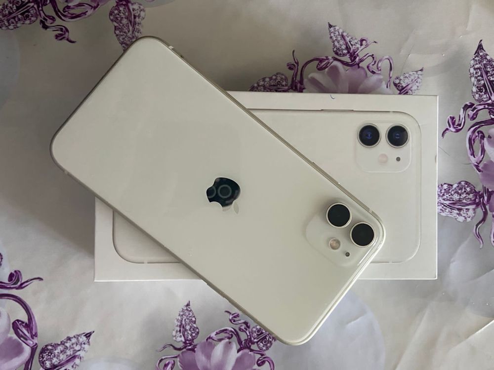 iPhone 11 срочно продам