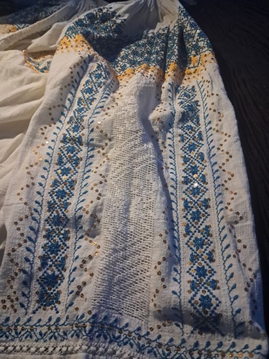 Costum  popular  autentic