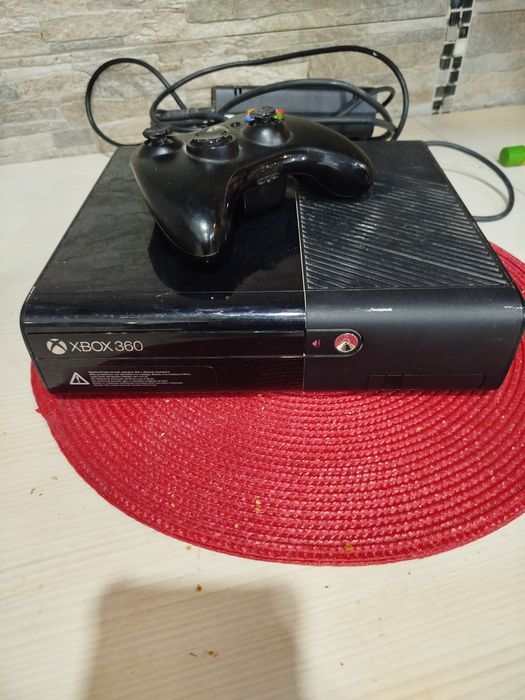 Vând Xbox 360 funcționabil