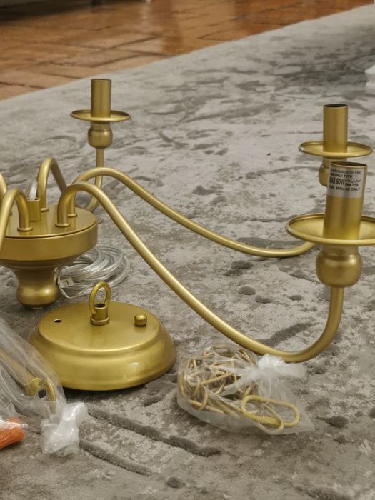 Candelabru cu 6 becuri auriu