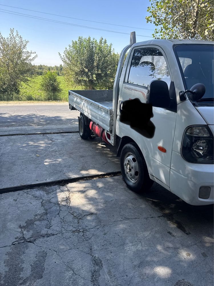 KIA BONGO 1.2tn sotiladi