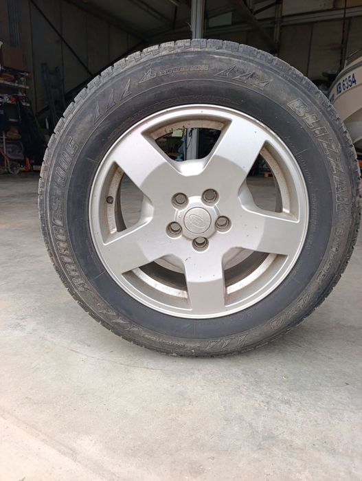 Джанти със зимни гуми Bridgestone 255/55/r18 от Ланд Роувър Дискавъри