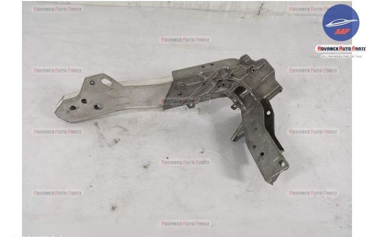 Опора на радиатор Трагер Ляв оригинален Мерцедес-Бенц / Mercedes-Benz