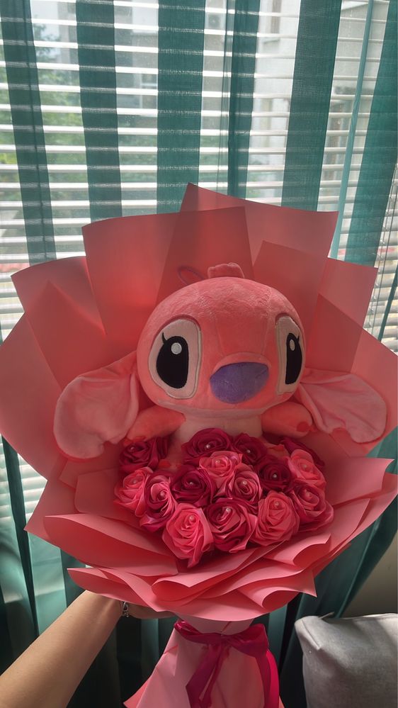 Букет с плюшена играчка и рози - Stitch
