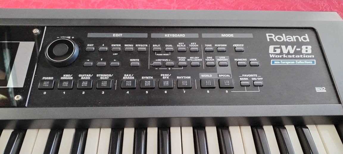 Продавам Roland GW-8 Workstation
