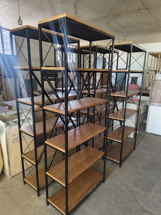 Стеллажи из дерева и  металла.