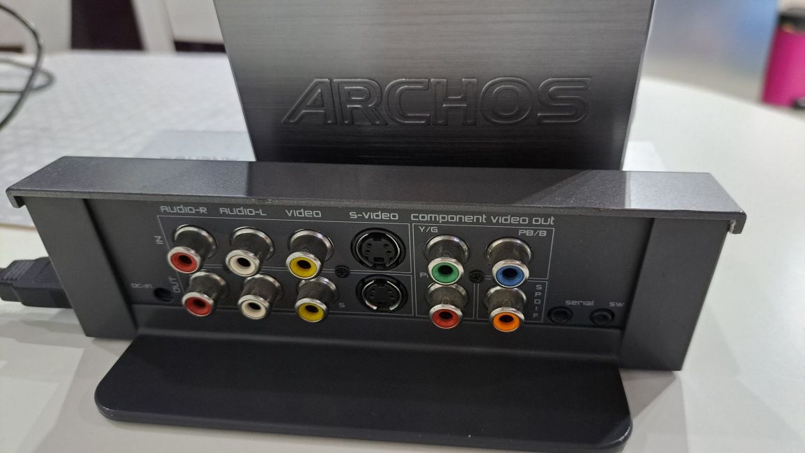 Портативен медия плейър Archos със станция
