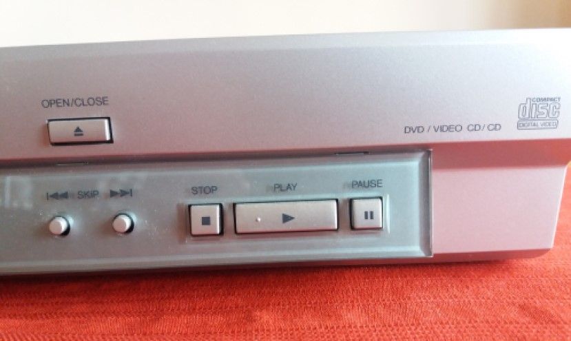 Philips DVP 3040 DVD player, DIVX VIDEO, JVC XV E100 DVD CD player