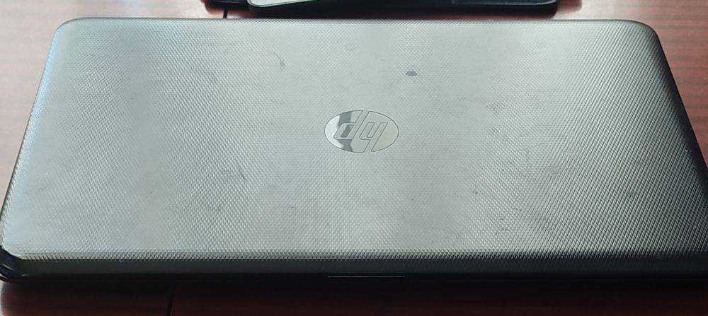 Ноутбук hp с новым зарядным устройством(торг уместен)