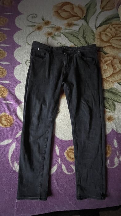 Vând blugi Porsche Boss