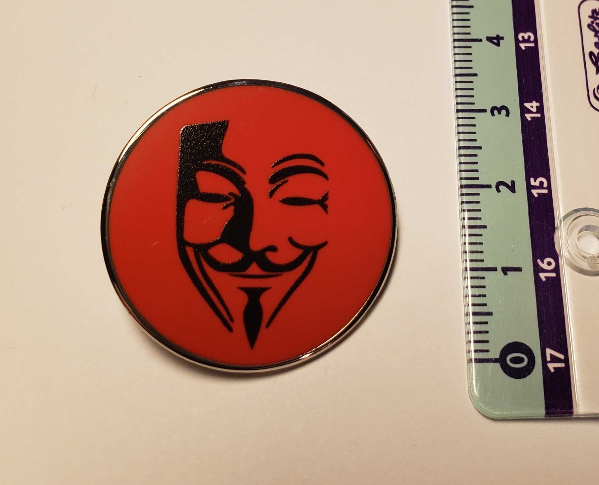 Insigna pin brosa V for Vendetta logo Anonymous din metal