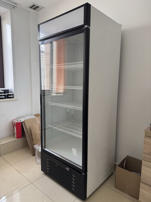 Холодильный шкаф