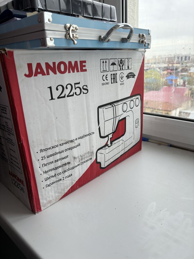 Швейная машина Janome 1225S