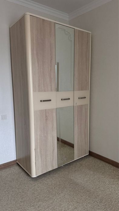 Продам шкаф спальный