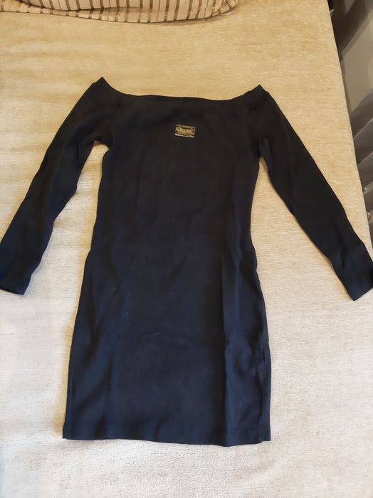 Черна рокля с паднали рамене