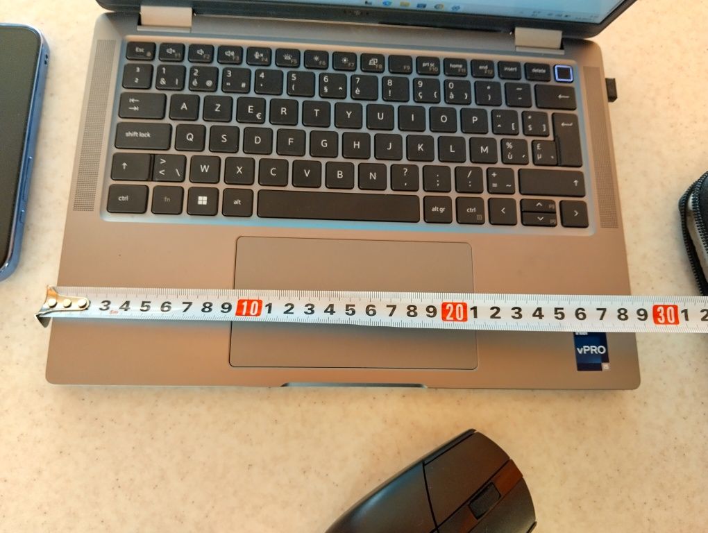 Страхотен Лаптоп DELL
