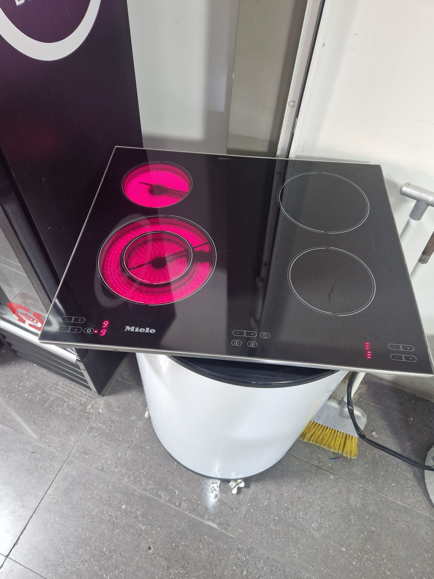 Керамичен плот Miele KM 541