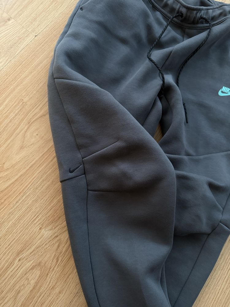 Мъжко долнище Nike Tech Fleece