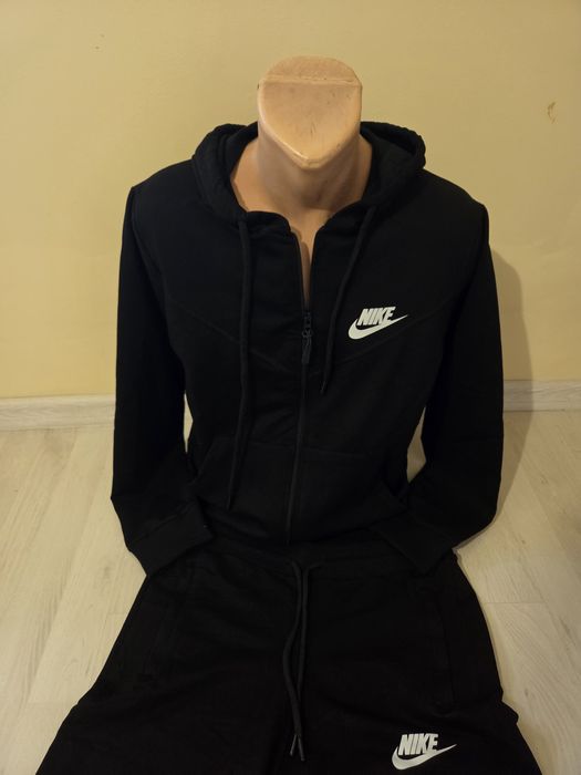 Trening barbati Nike,  setul include 3 piese .