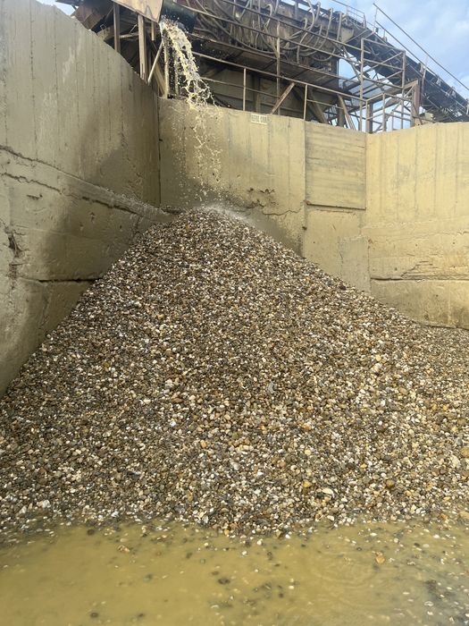 Piatra , Nisip , Beton Concasat , Asfalt  Frezat, Balastru , Pamant